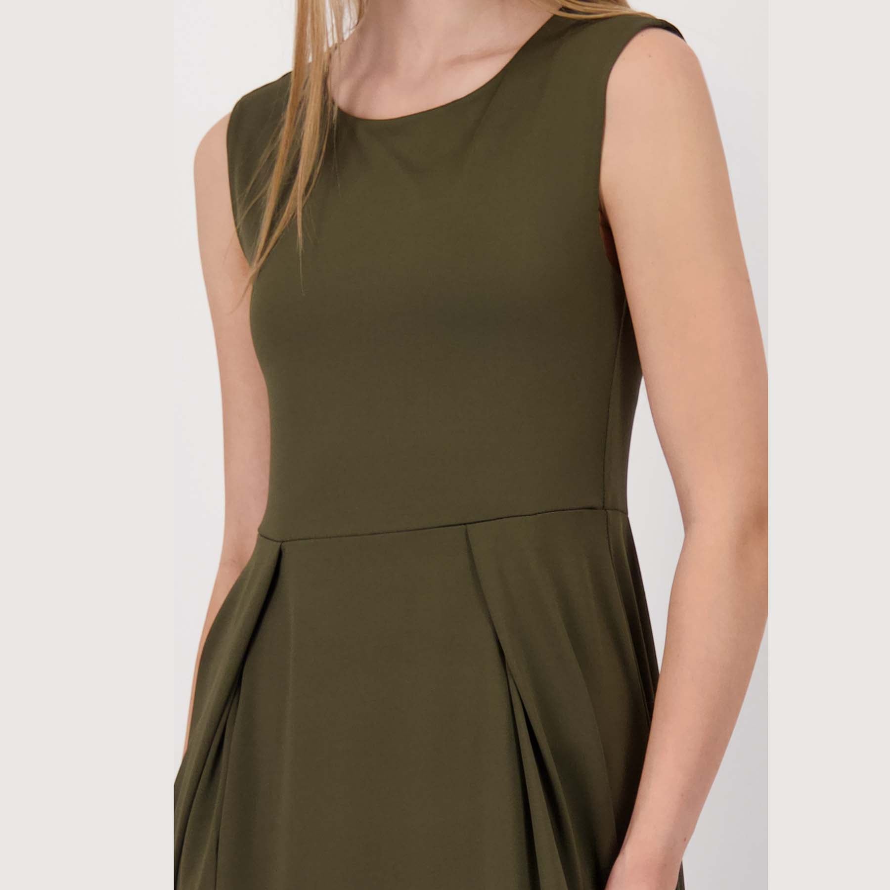 Maxikleid mit Schlitzen