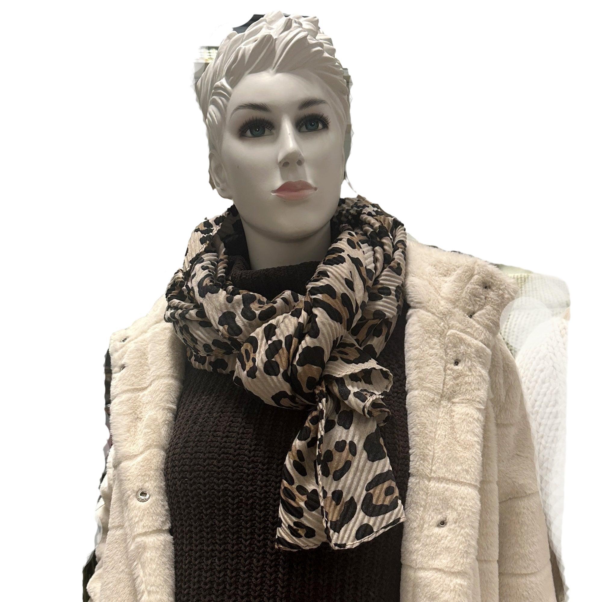 Schal mit Leomuster. Mode von Cassandra. Seidel Moden Onlineshop