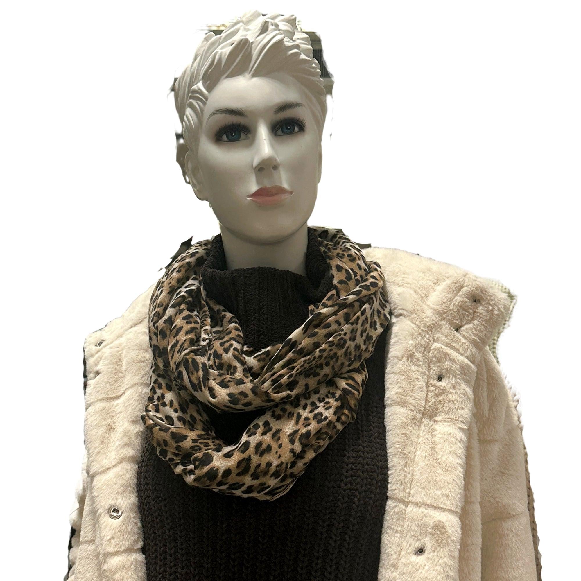 Loop mit Leomuster. Mode von Cassandra. Seidel Moden Onlineshop