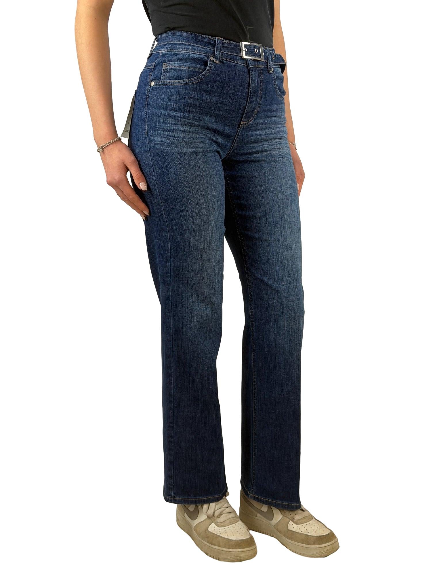 Jeans with belt