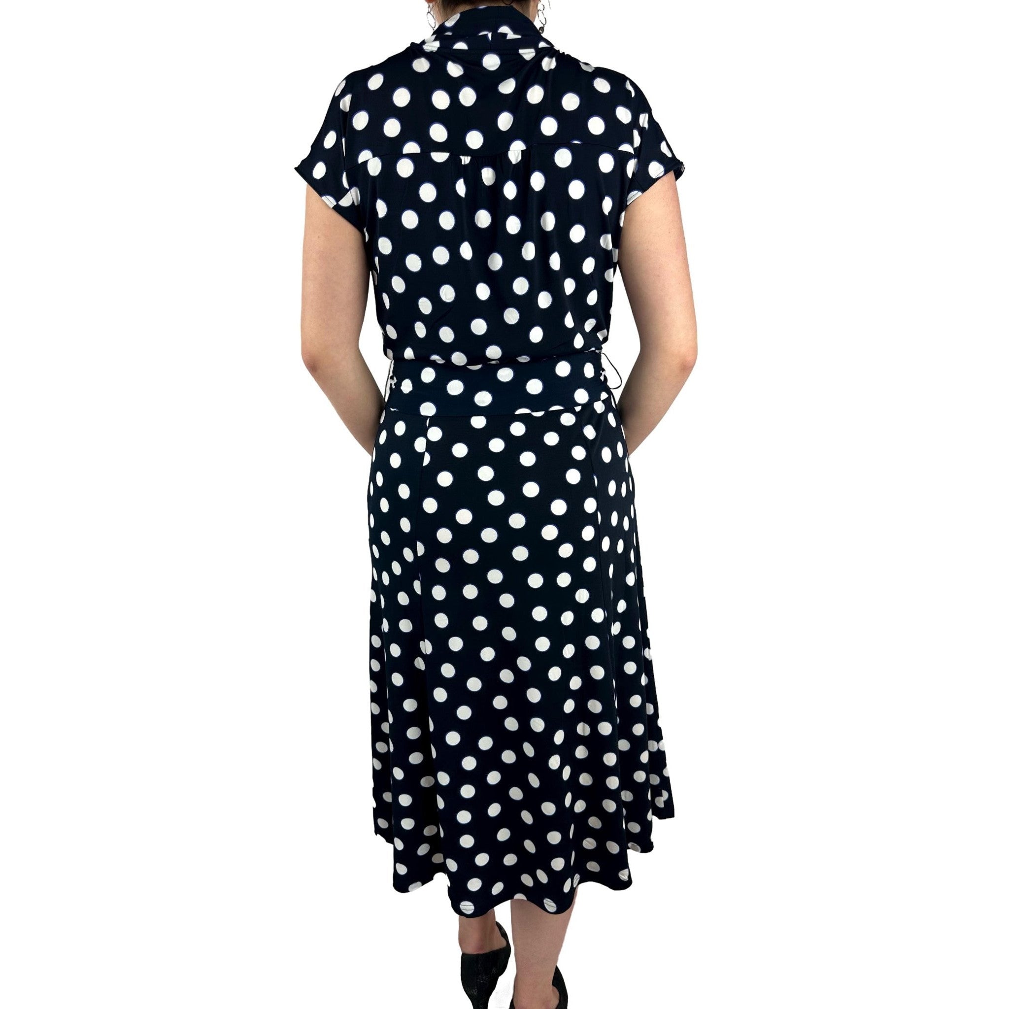 Kleid mit Tupfenmuster. Mode von Betty Barclay. Seidel Moden Onlineshop
