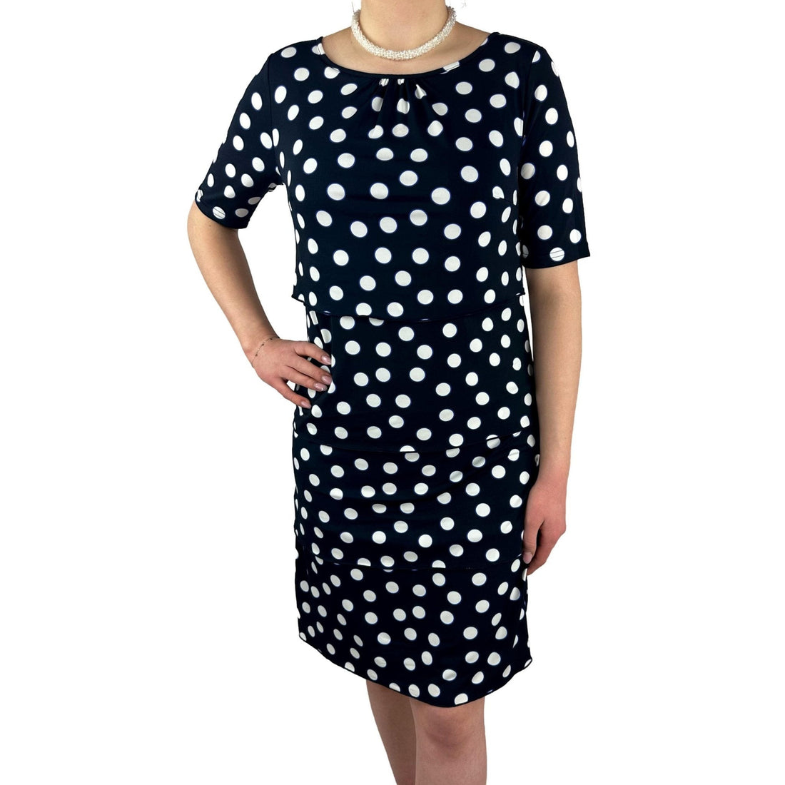 Kleid mit Stufen und Tupfen. Mode von Betty Barclay. Seidel Moden Onlineshop