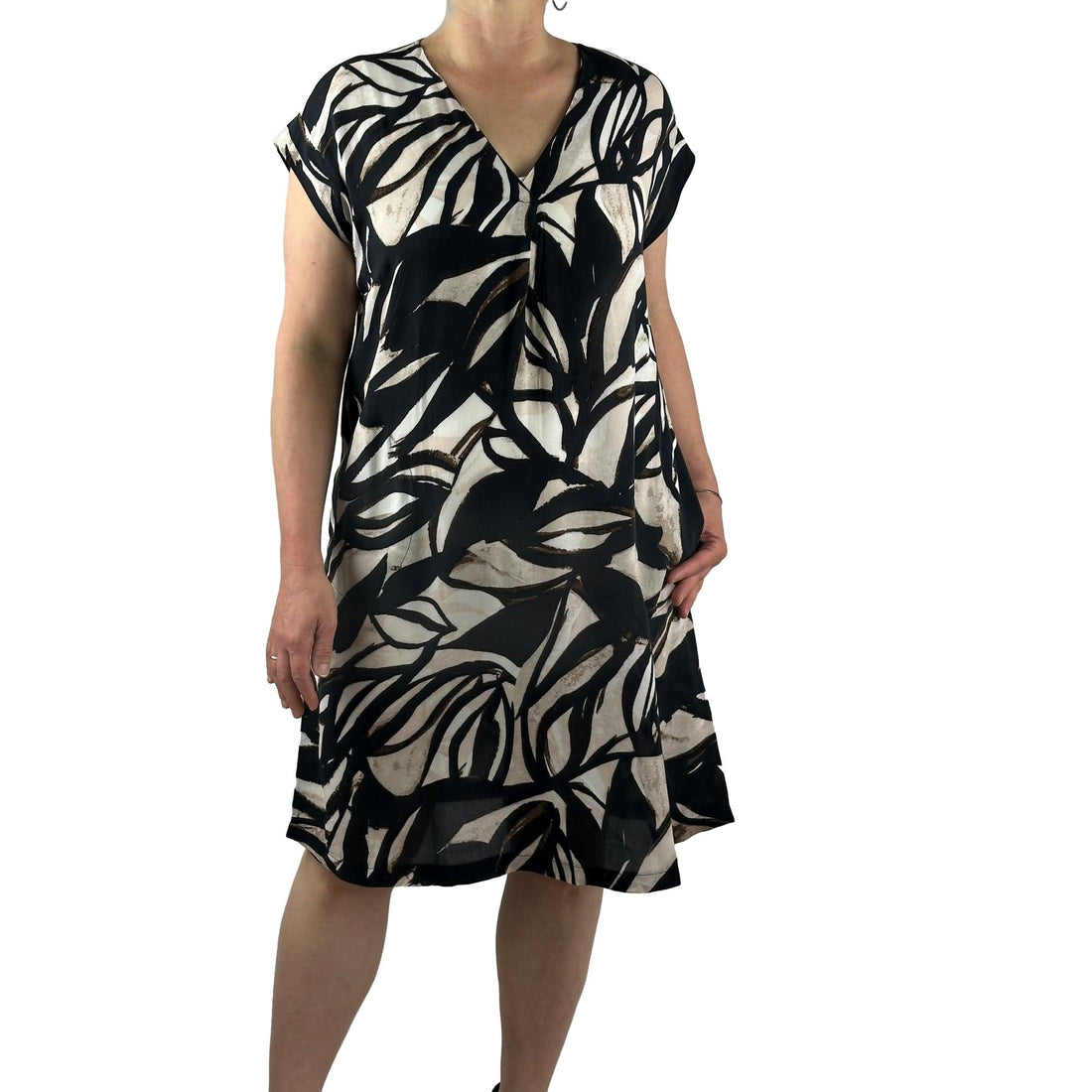 Kleid mit Alloverprint. Mode von Betty & Co. Seidel Moden Onlineshop