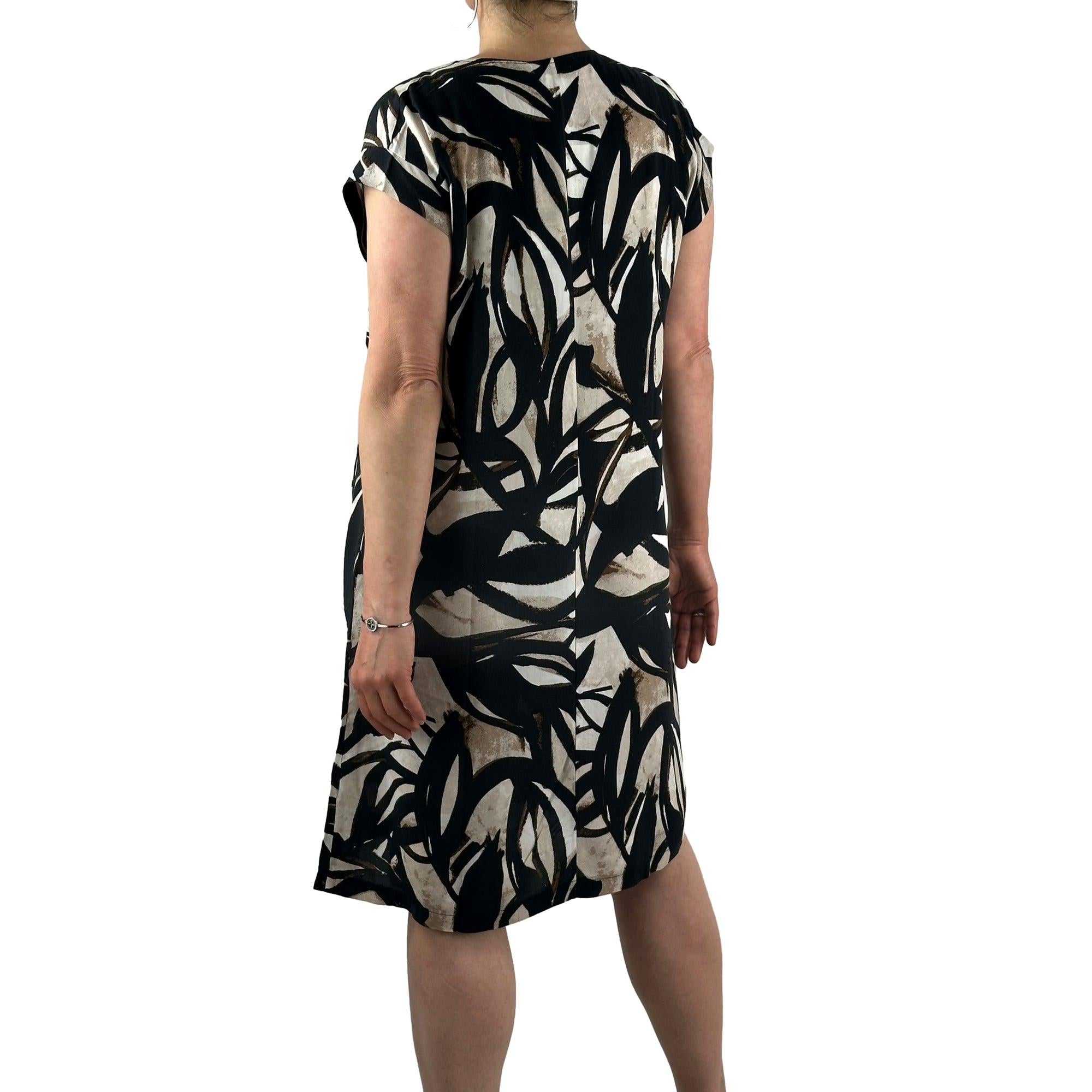 Kleid mit Alloverprint. Mode von Betty & Co. Seidel Moden Onlineshop