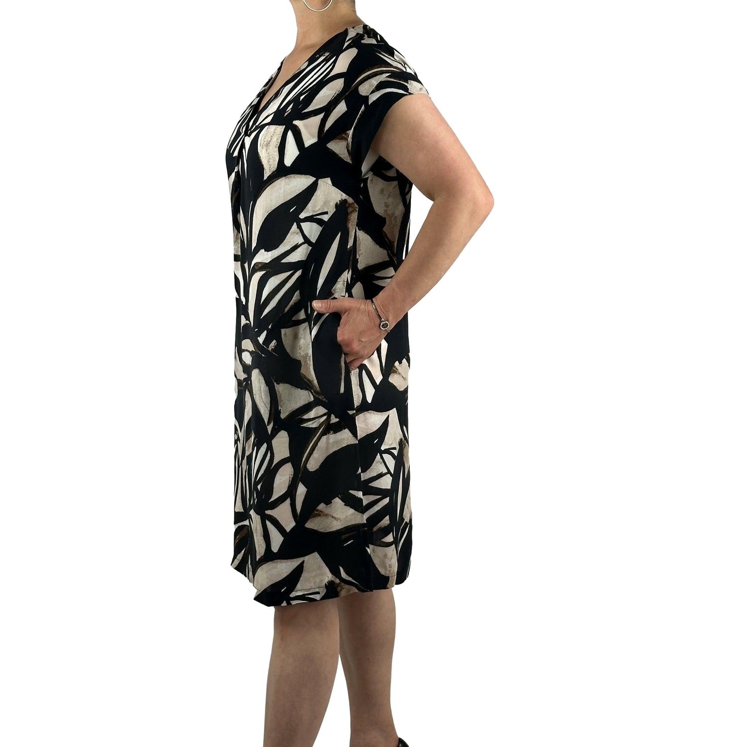 Kleid mit Alloverprint. Mode von Betty & Co. Seidel Moden Onlineshop