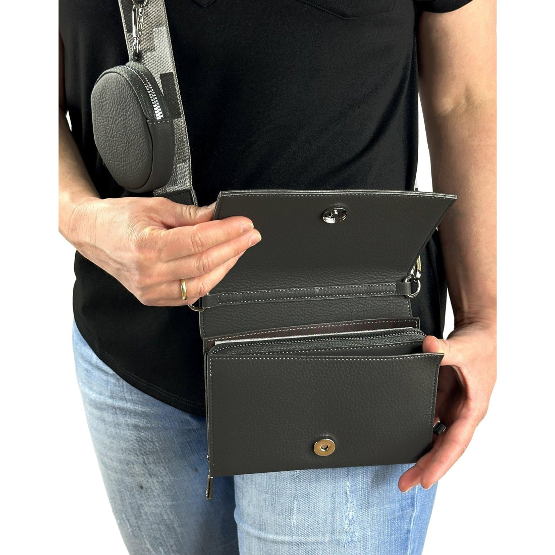 Umhängetasche mit Magnetverschluss. Mode von Cassandra. Seidel Moden Onlineshop