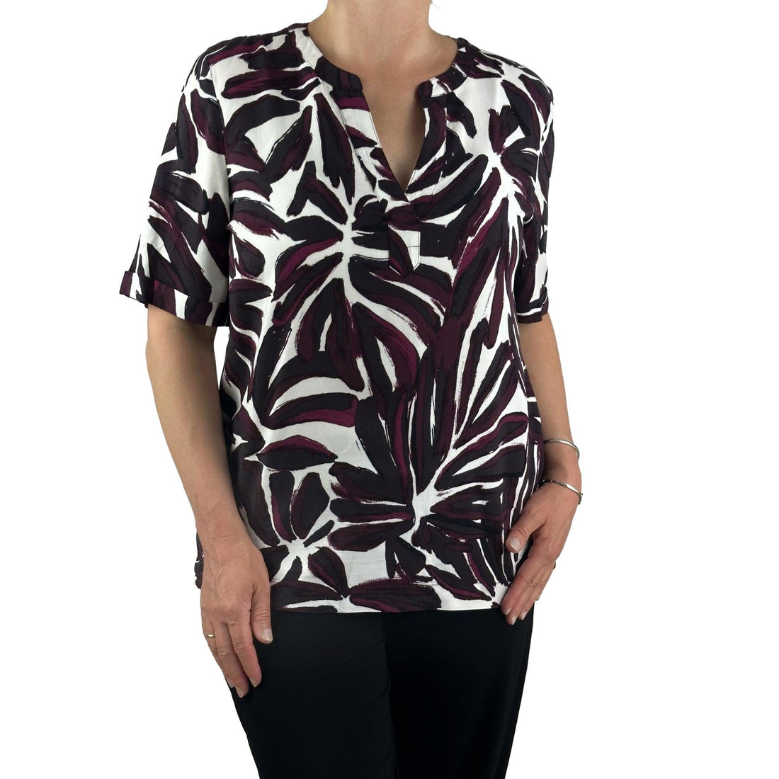 Bluse mit V-Ausschnitt. Mode von Cecil. Seidel Moden Onlineshop