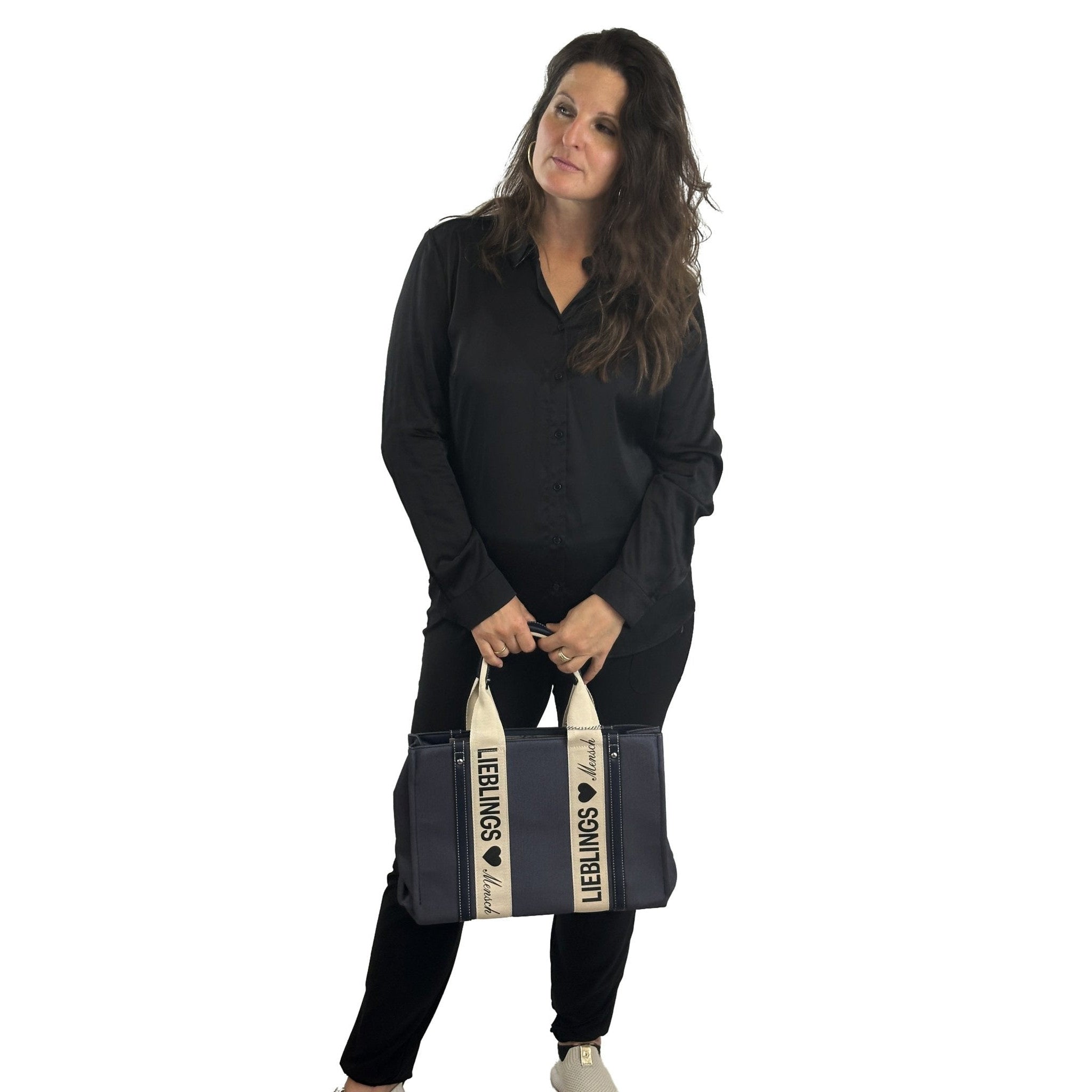 Handtasche mit Schriftzug. Mode von Cassandra. Seidel Moden Onlineshop