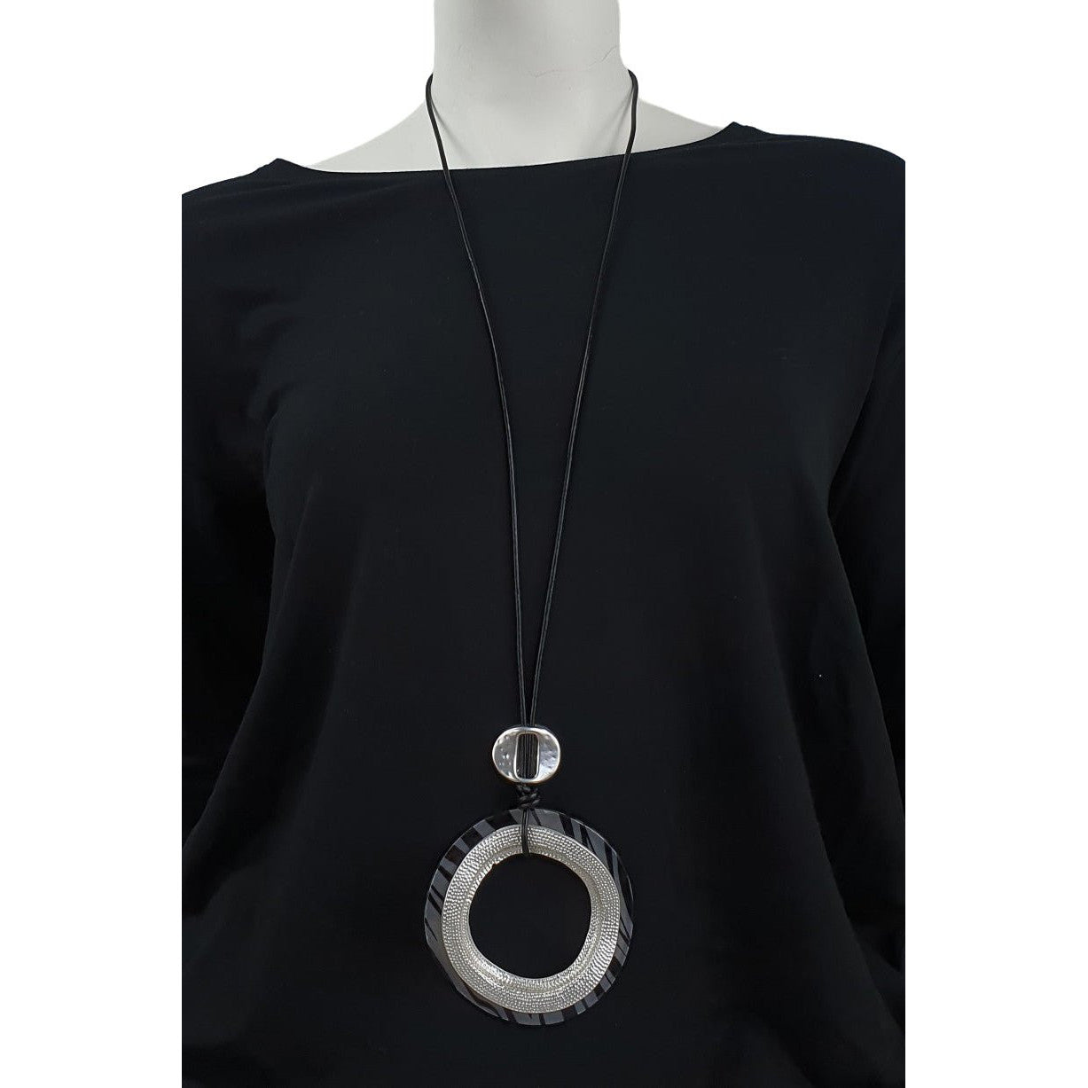 Lange Halskette mit Ringanhänger. Mode von Seidel Moden. Seidel Moden Onlineshop