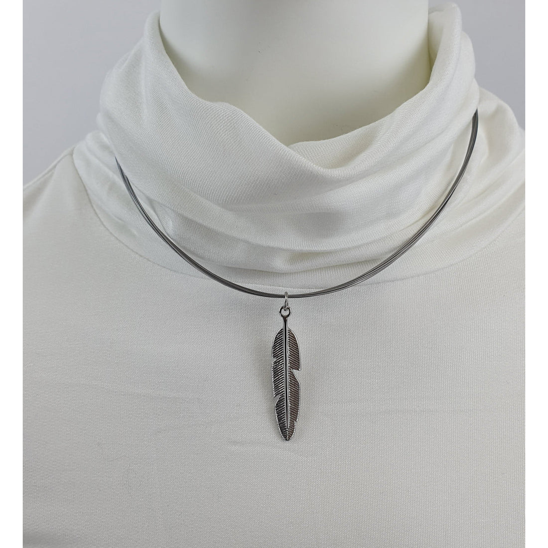 Halskette mit Feder. Mode von Seidel Moden. Seidel Moden Onlineshop