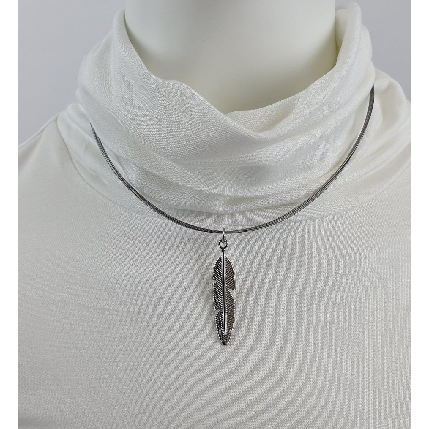 Halskette mit Feder. Mode von Seidel Moden. Seidel Moden Onlineshop