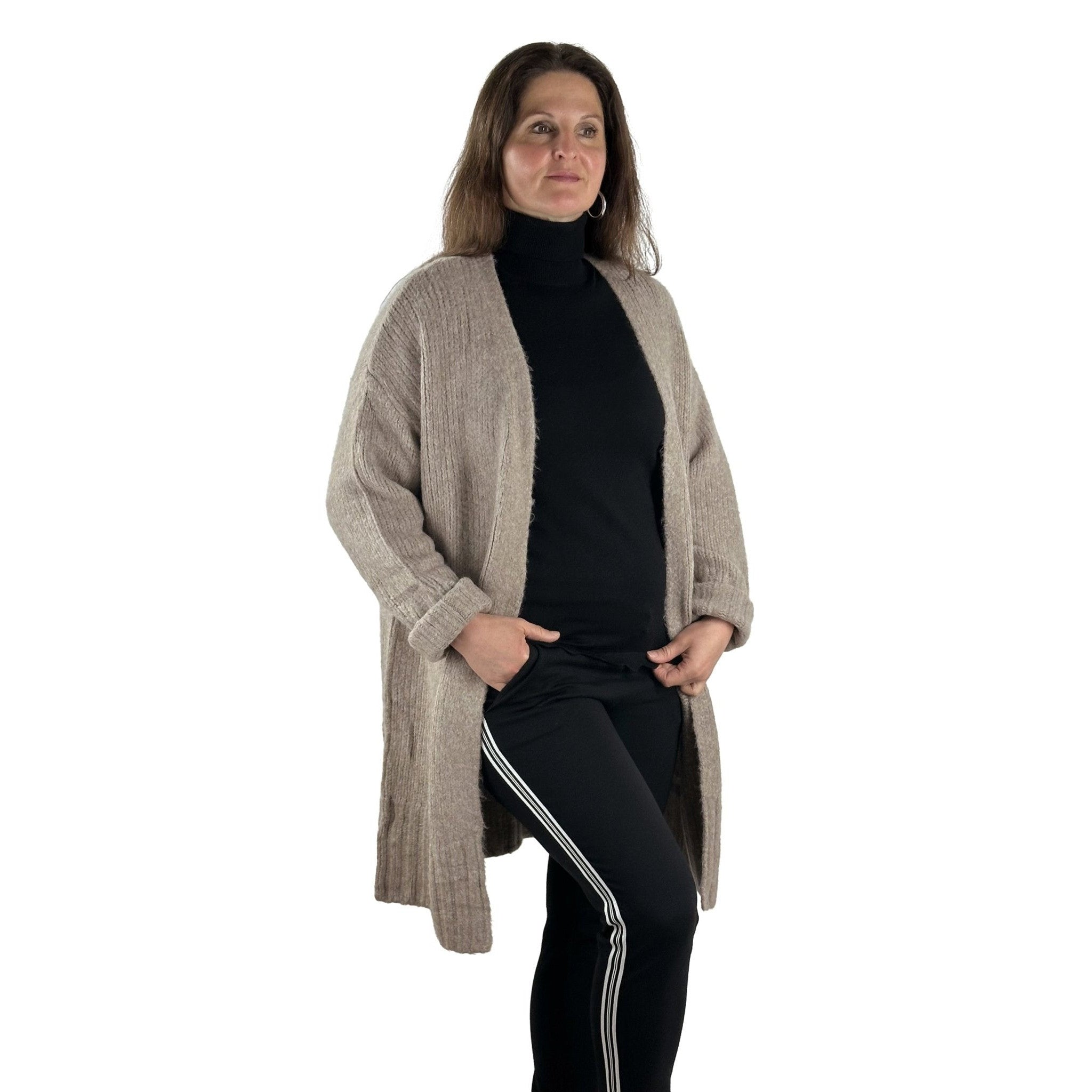 Strickjacke mit breiten Rippenbündchen. Mode von Mekstone. Seidel Moden Onlineshop