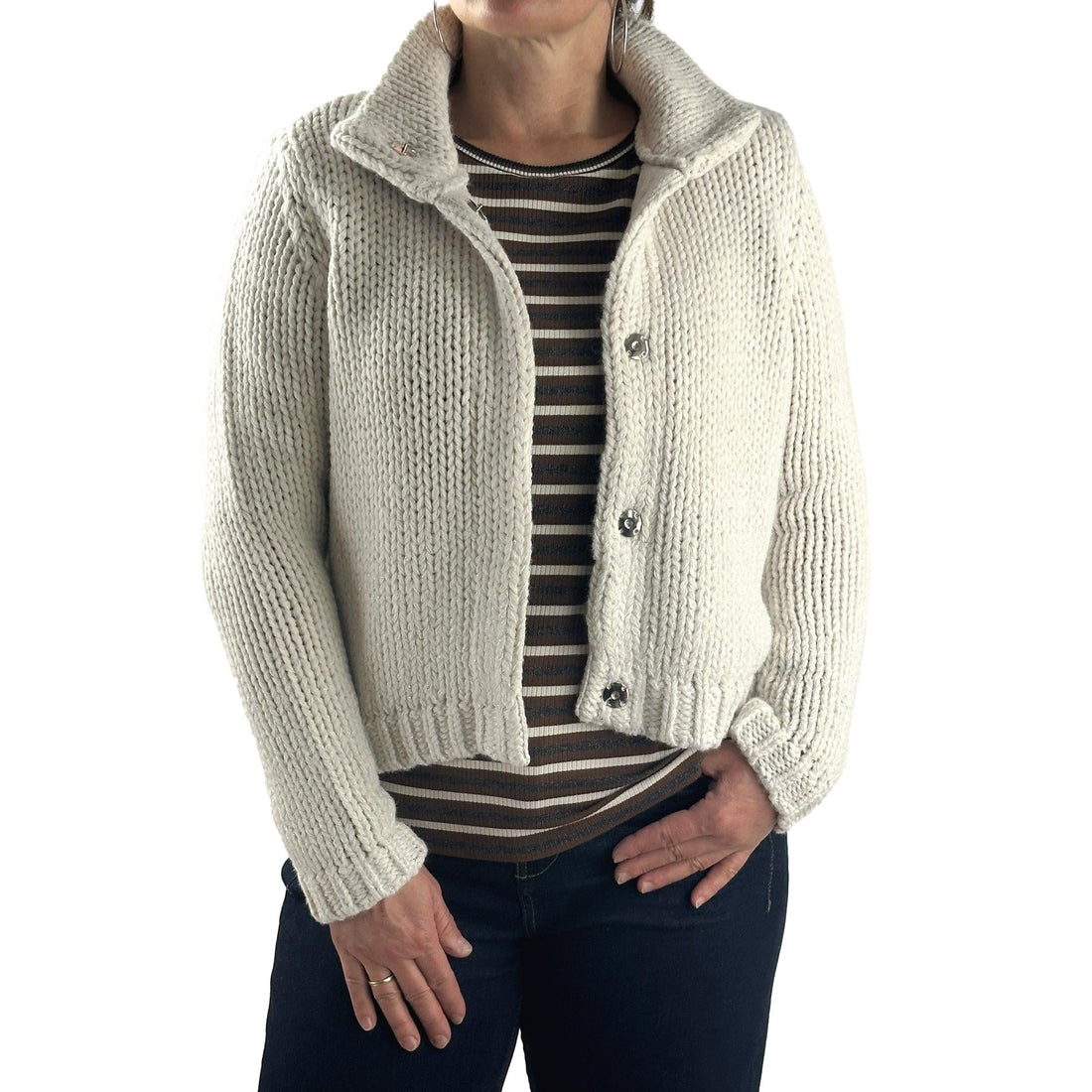 Strickjacke mit Pailletten. Mode von Monari. Seidel Moden Onlineshop