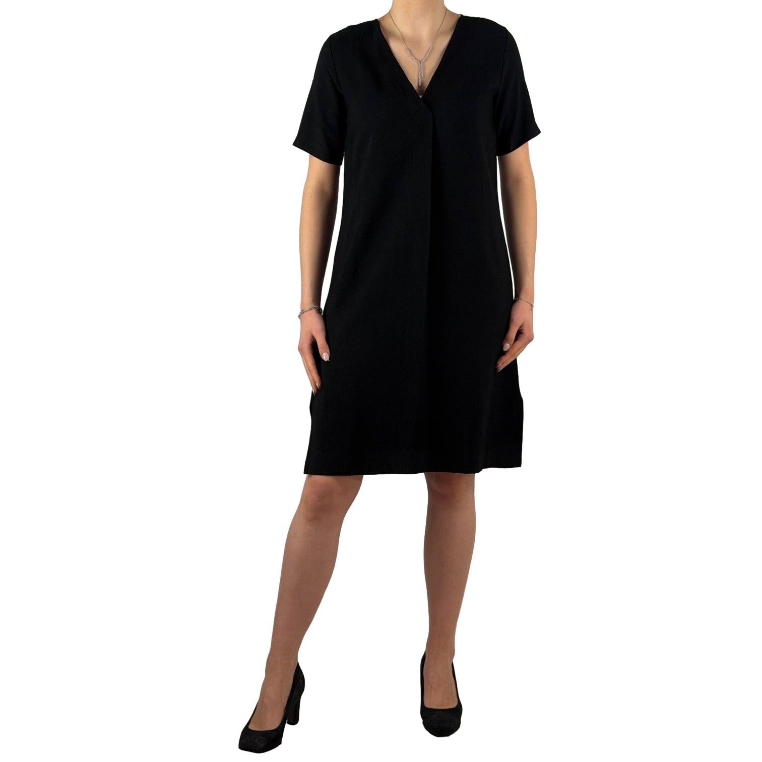 Kleid mit V - Ausschnitt - Mode von M.X.O