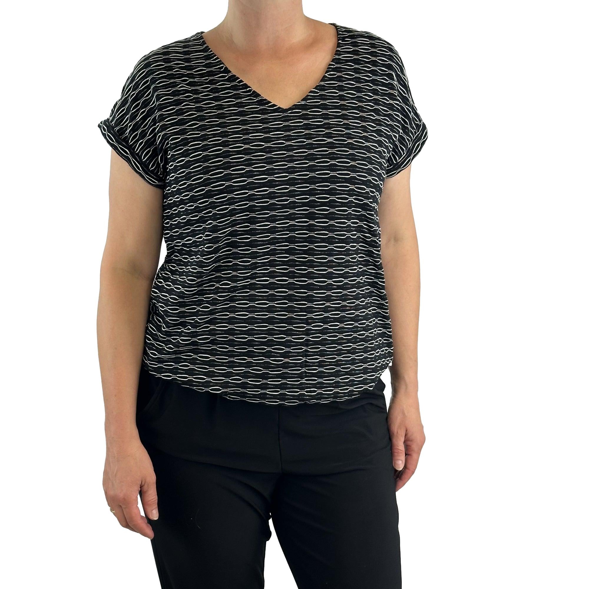 Shirt mit V-Ausschnitt. Mode von Betty & Co. Seidel Moden Onlineshop