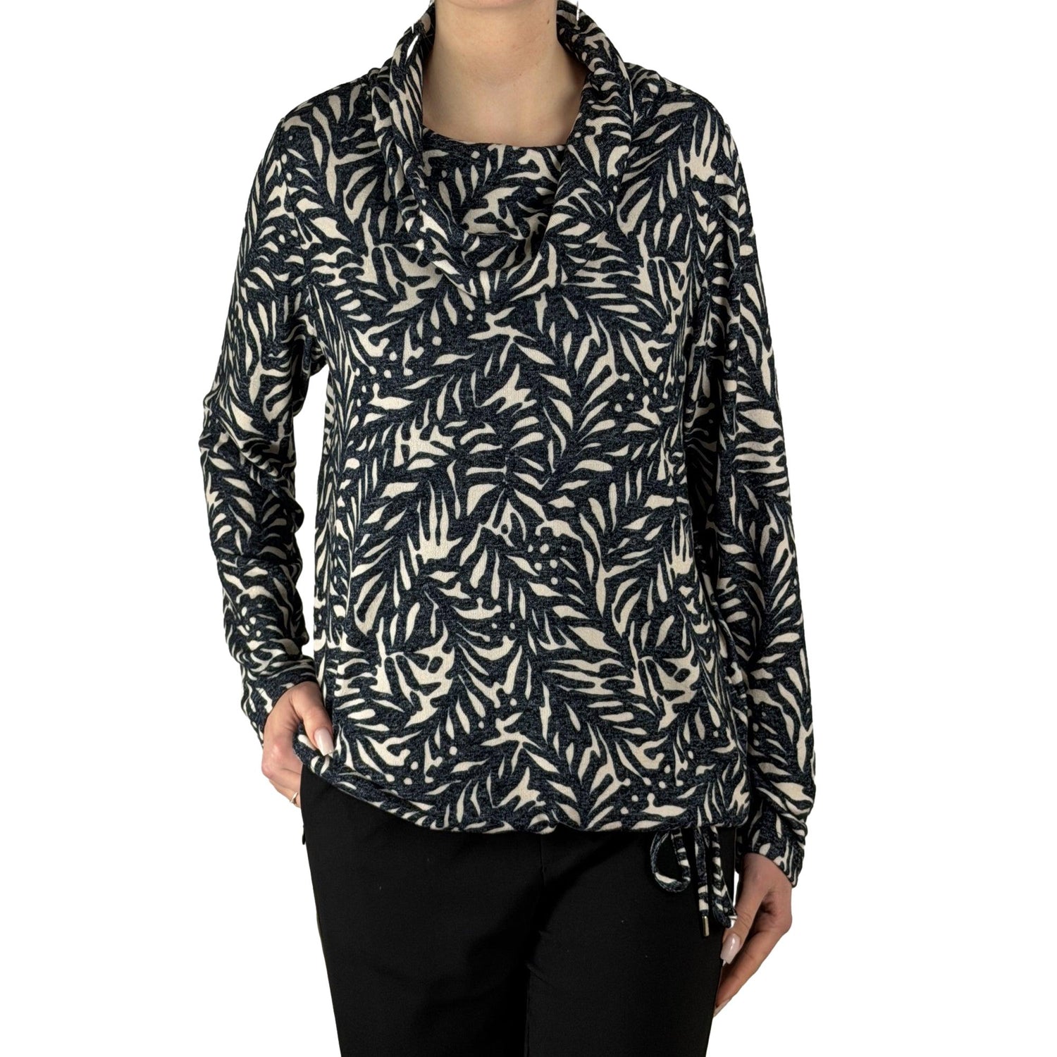 Sweatshirt with a low-neck turtleneck