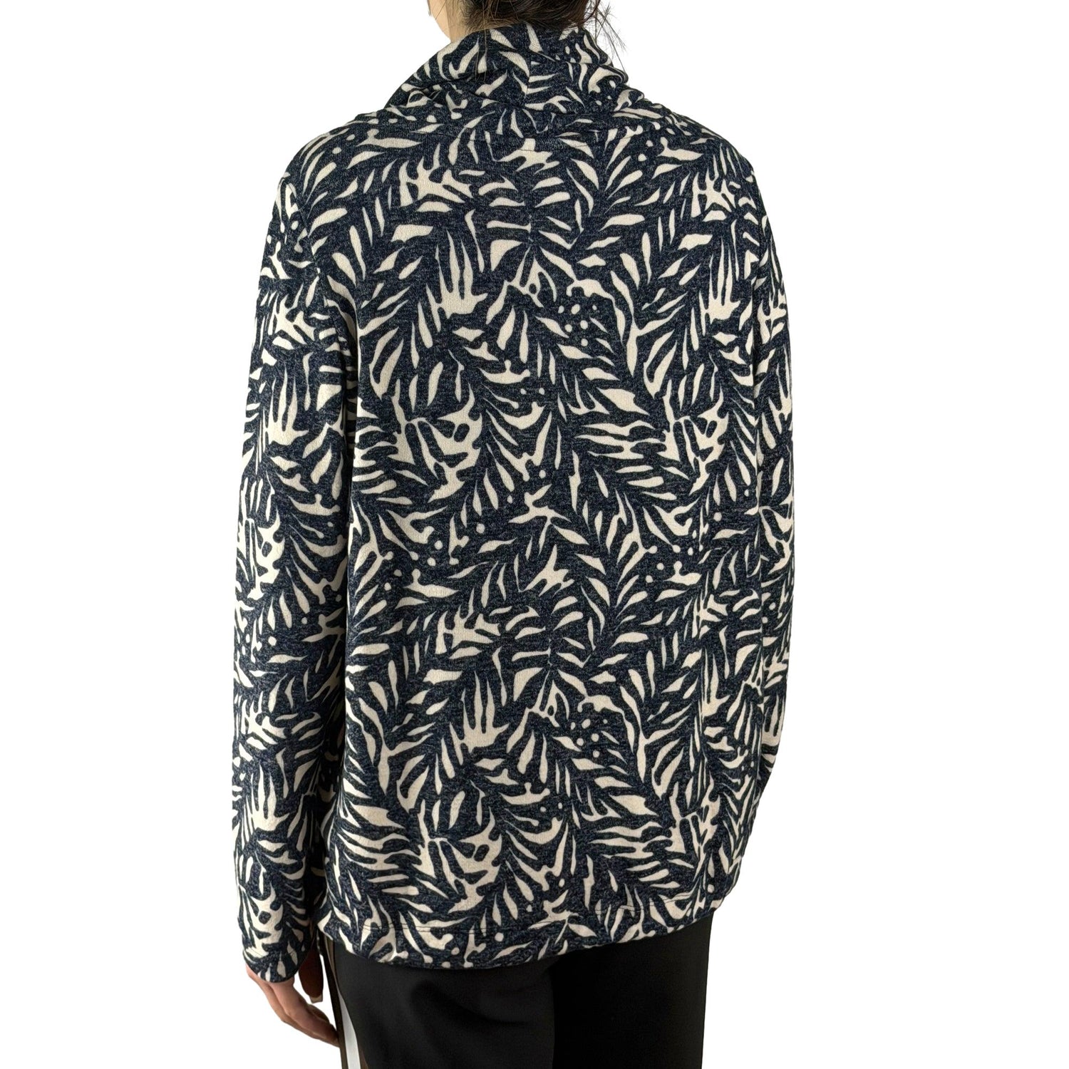 Sweatshirt with a low-neck turtleneck