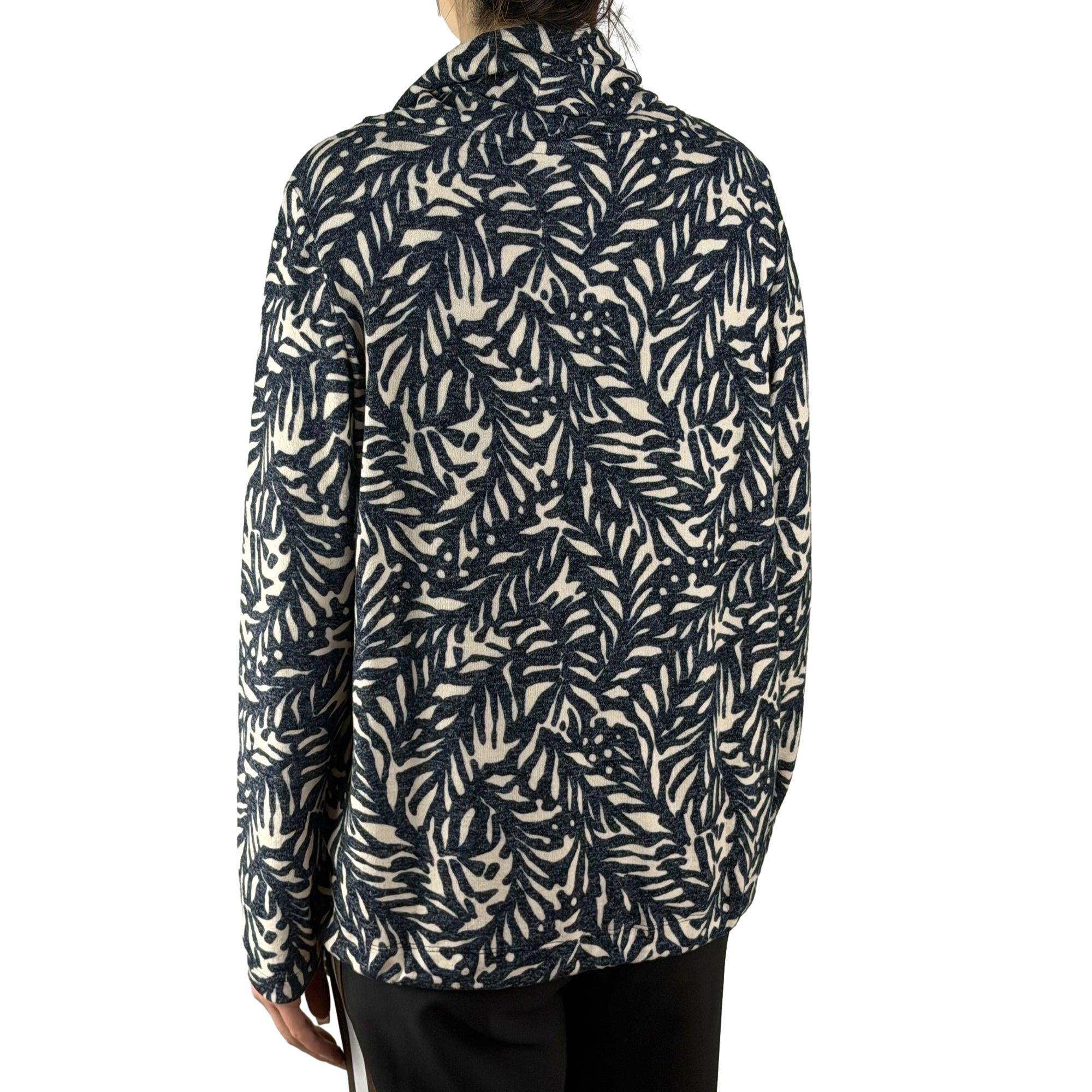 Sweatshirt with a low-neck turtleneck