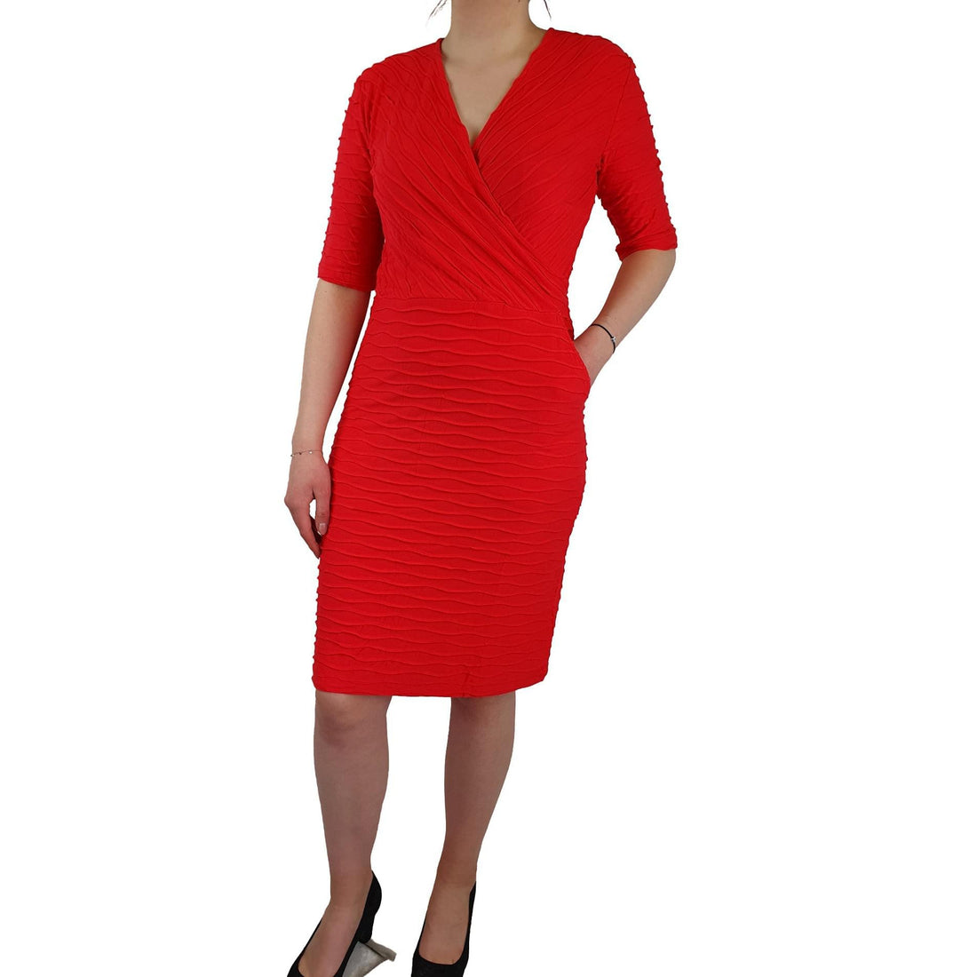 Tailliertes Kleid mit V-Ausschnitt. Mode von Betty Barclay. Seidel Moden Onlineshop
