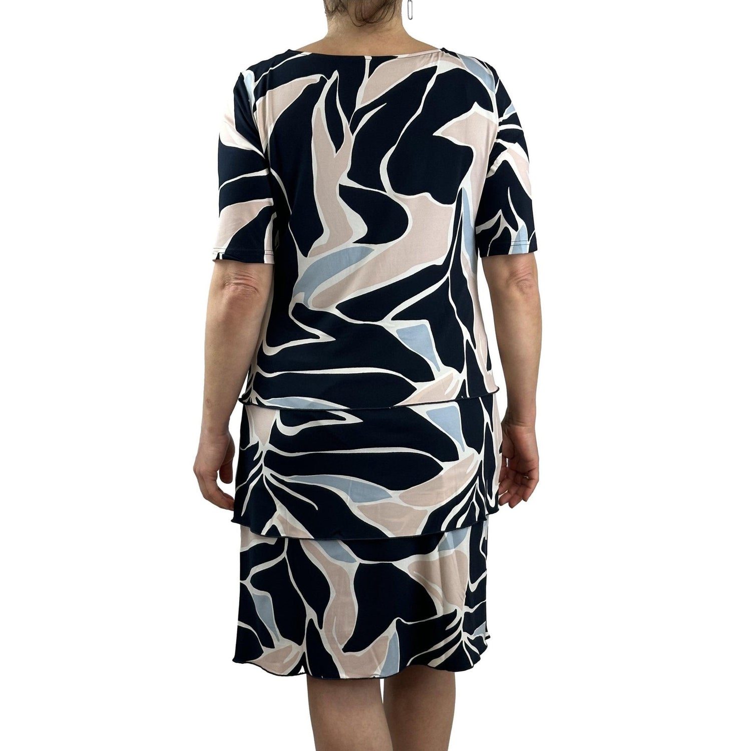 Kleid mit Stufen und Allover-Print. Mode von Betty Barclay. Seidel Moden Onlineshop