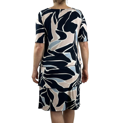Kleid mit Stufen und Allover-Print. Mode von Betty Barclay. Seidel Moden Onlineshop