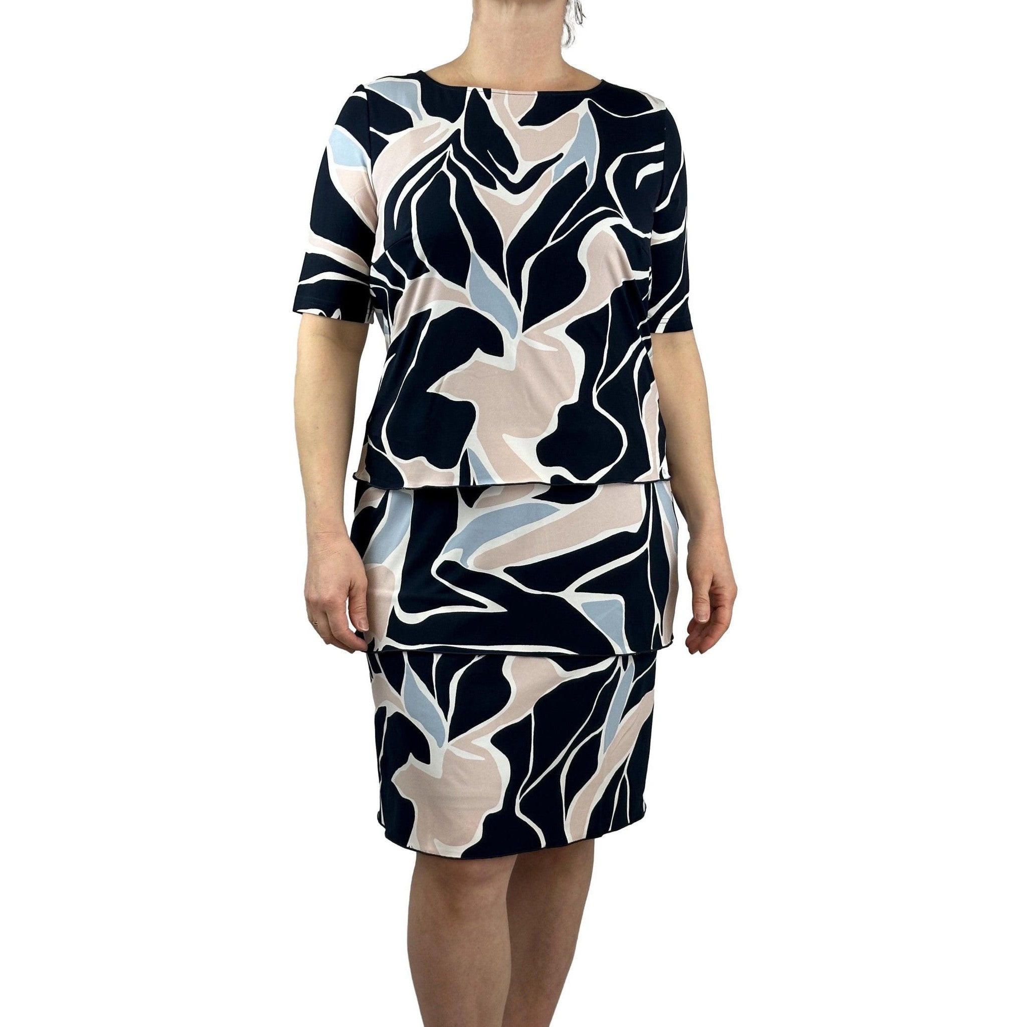 Kleid mit Stufen und Allover-Print. Mode von Betty Barclay. Seidel Moden Onlineshop