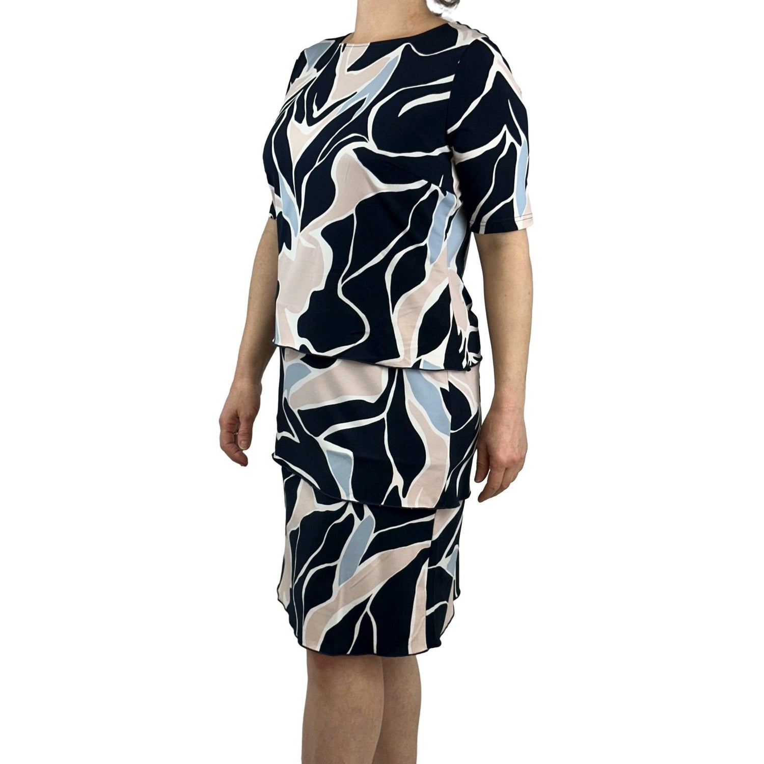 Kleid mit Stufen und Allover-Print. Mode von Betty Barclay. Seidel Moden Onlineshop