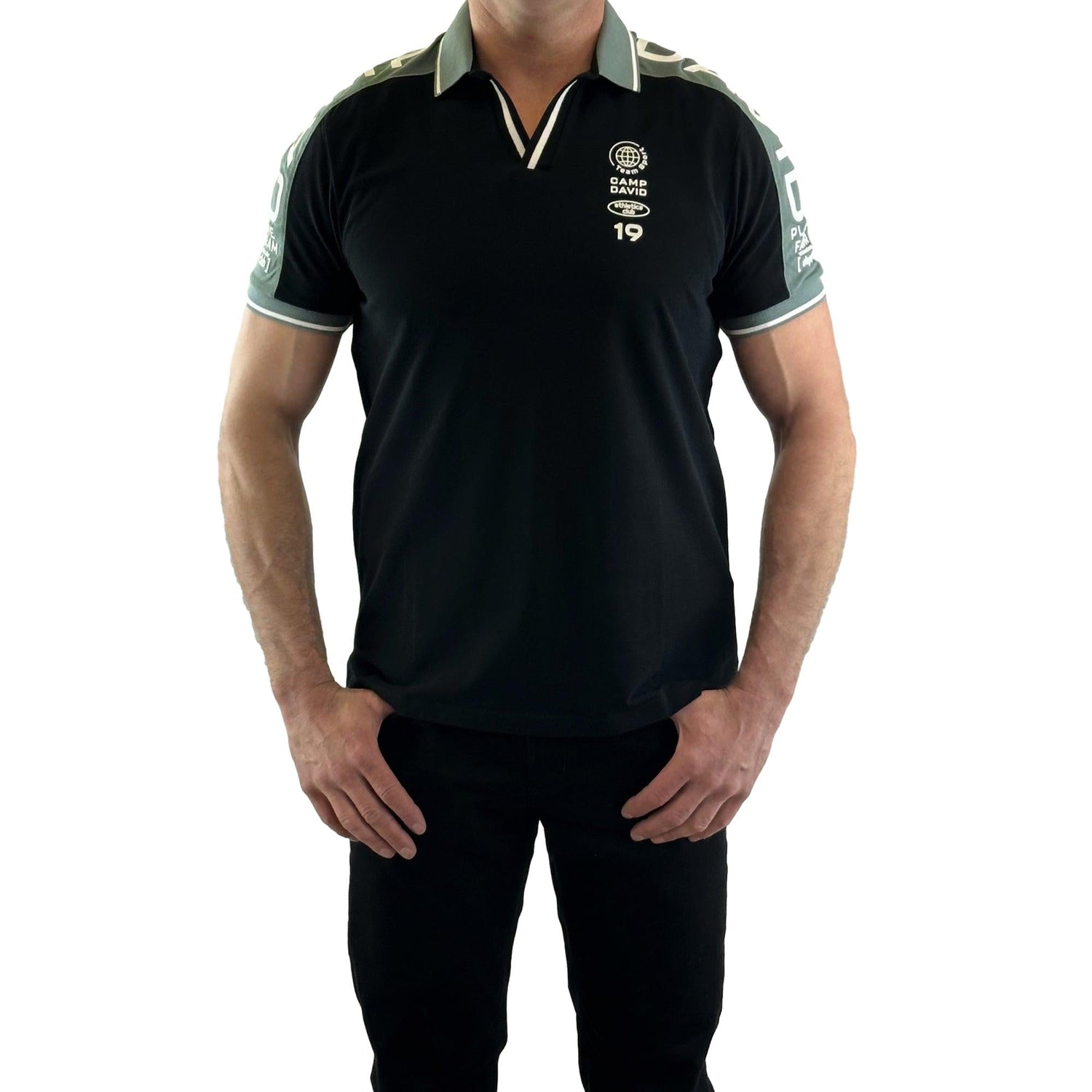 Polo mit V-Ausschnitt. Mode von Camp David. Seidel Moden Onlineshop
