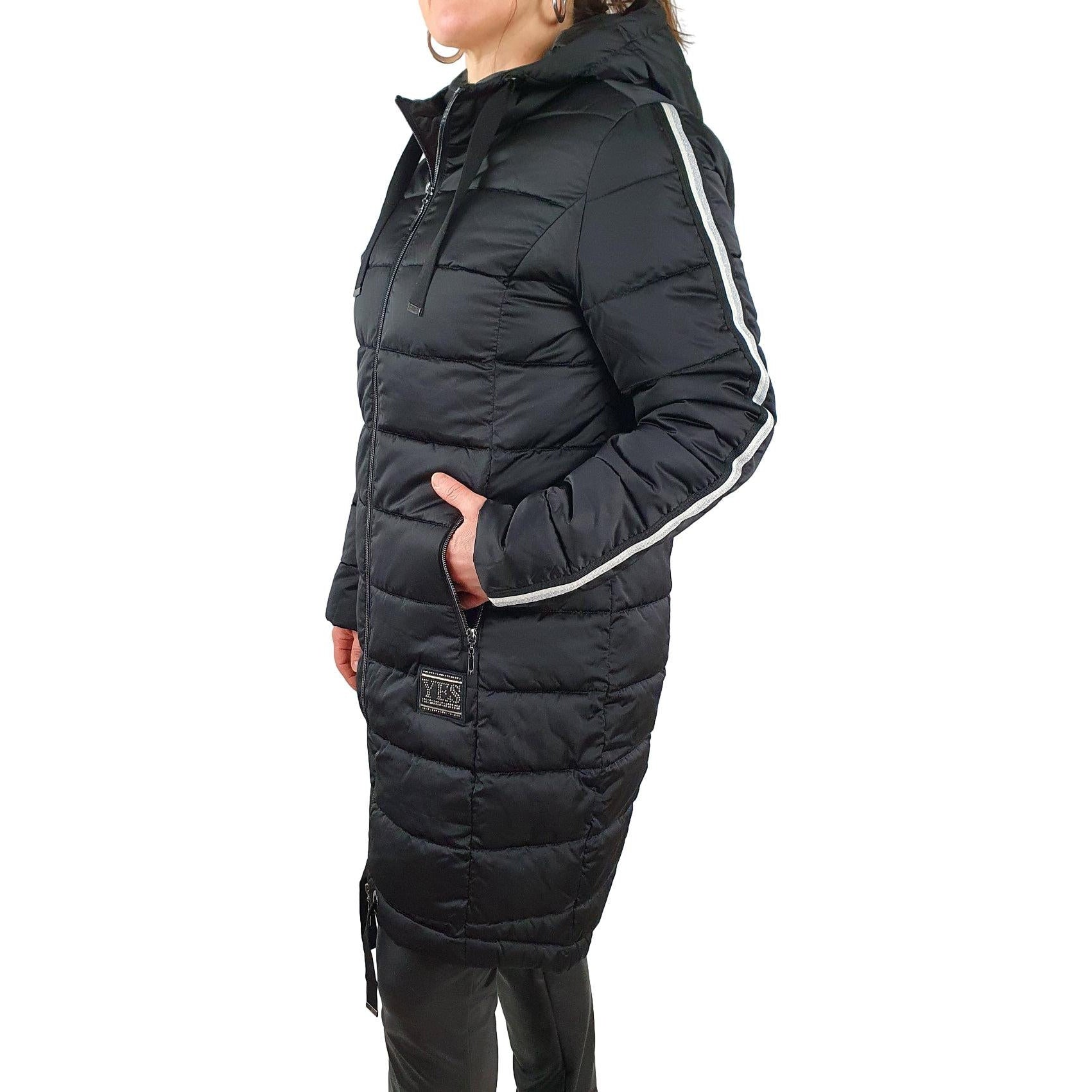 Lange Steppjacke mit Galonstreifen. Mode von Monari. Seidel Moden Onlineshop