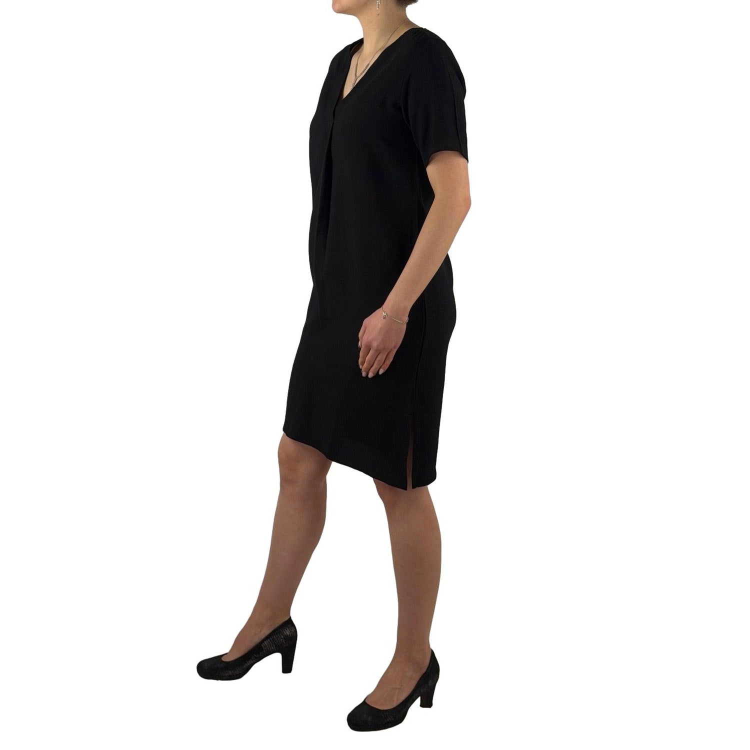 Kleid mit V - Ausschnitt - Mode von M.X.O